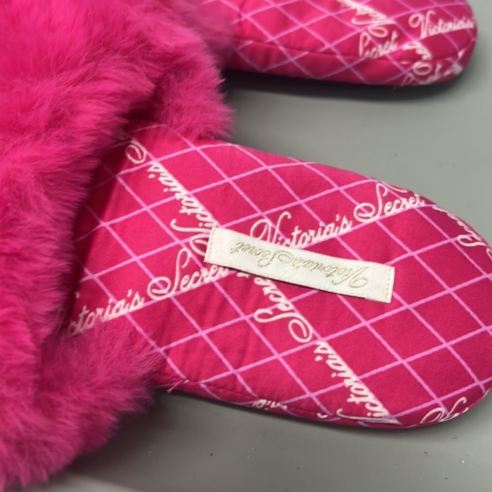 Slippers - Picture 3 of 4